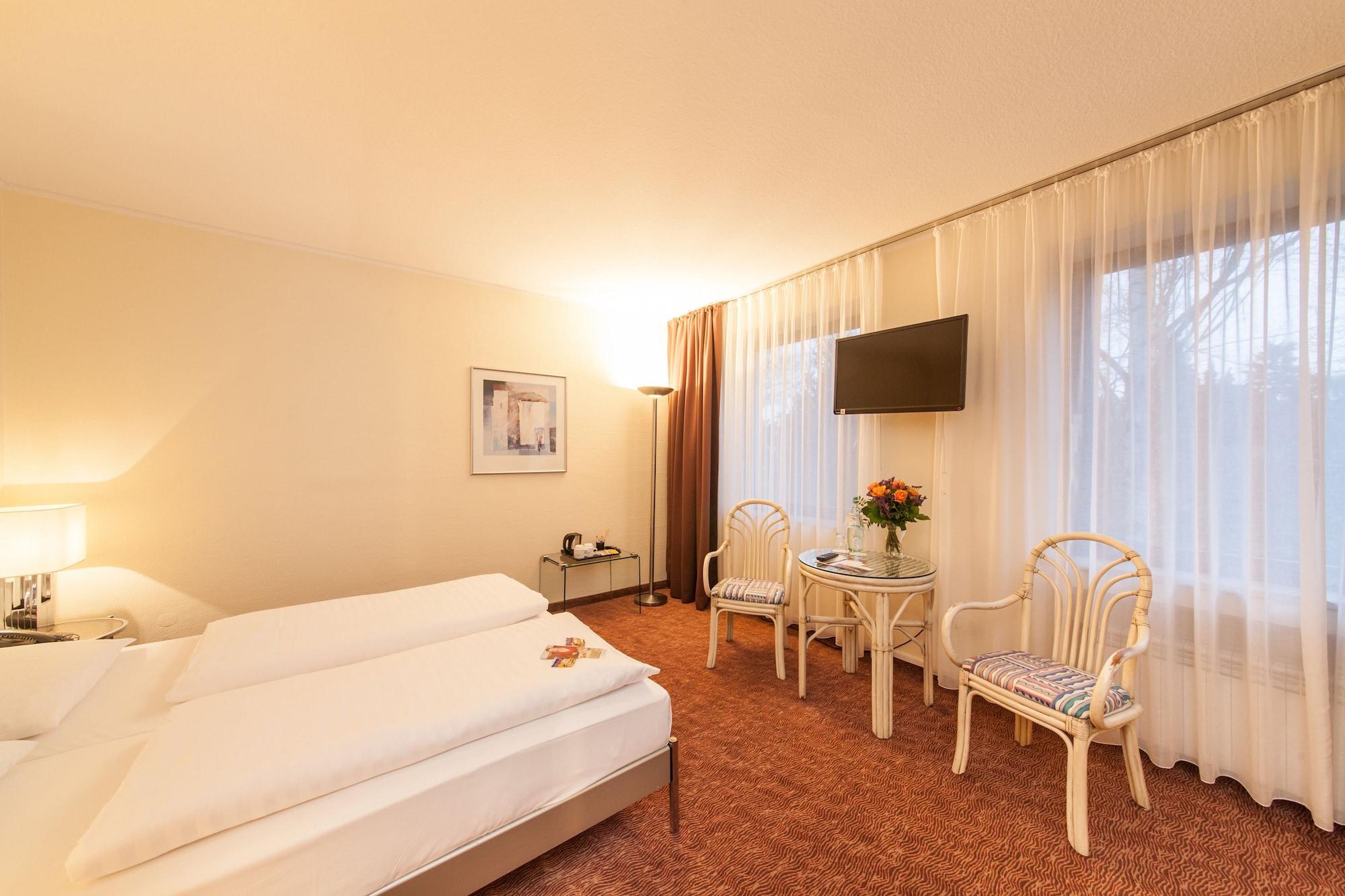 Select Hotel Silence Garden Koeln Esterno foto