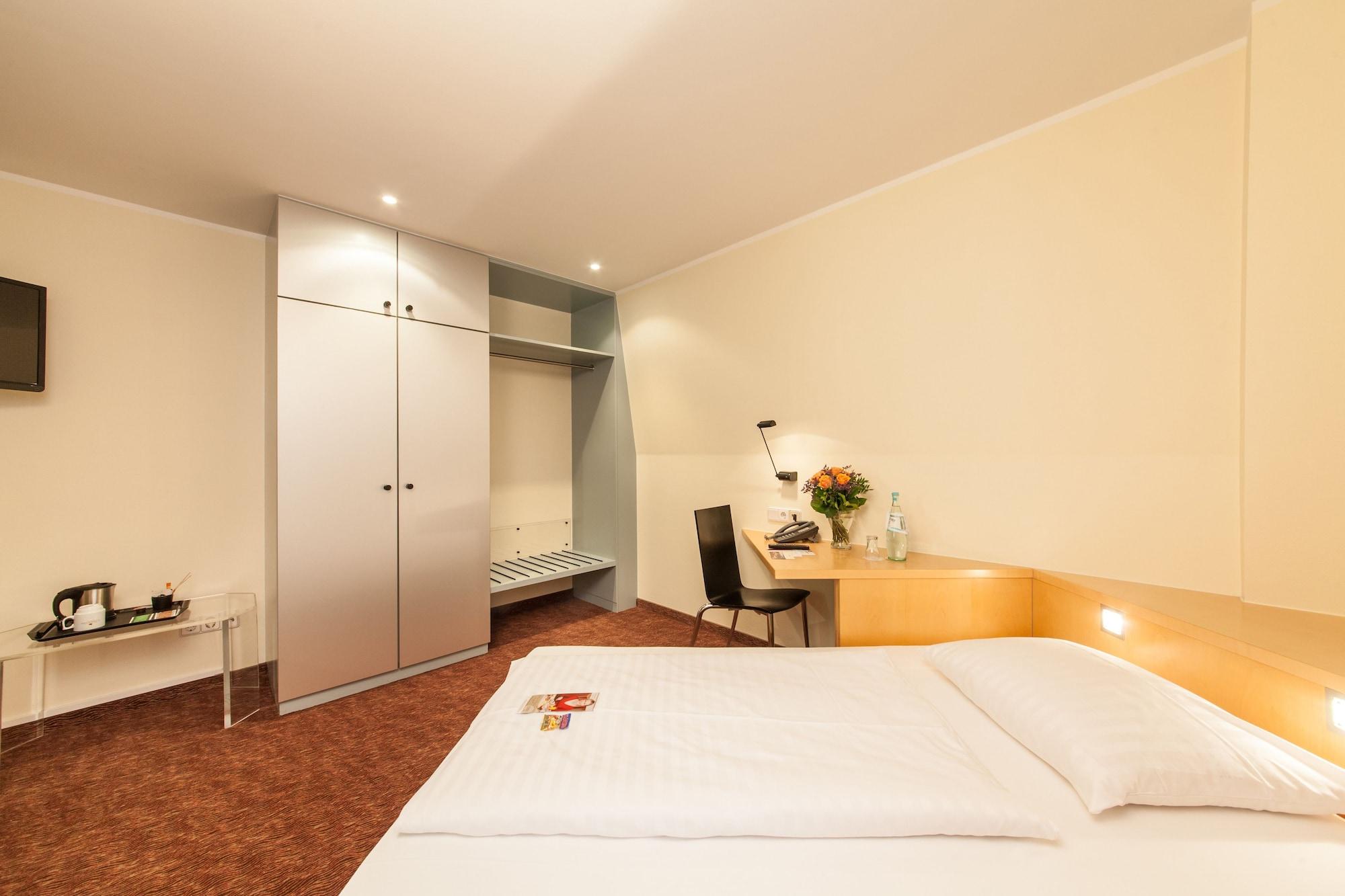 Select Hotel Silence Garden Koeln Esterno foto