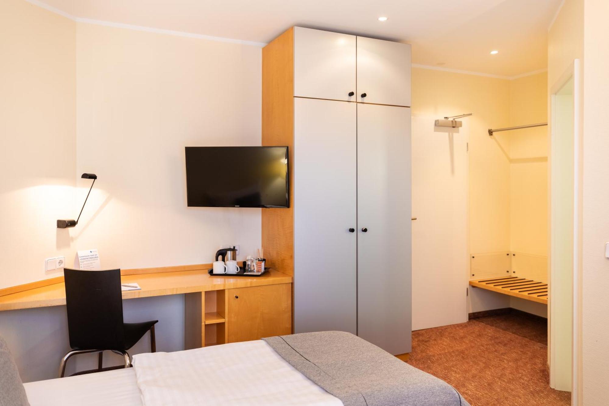 Select Hotel Silence Garden Koeln Esterno foto
