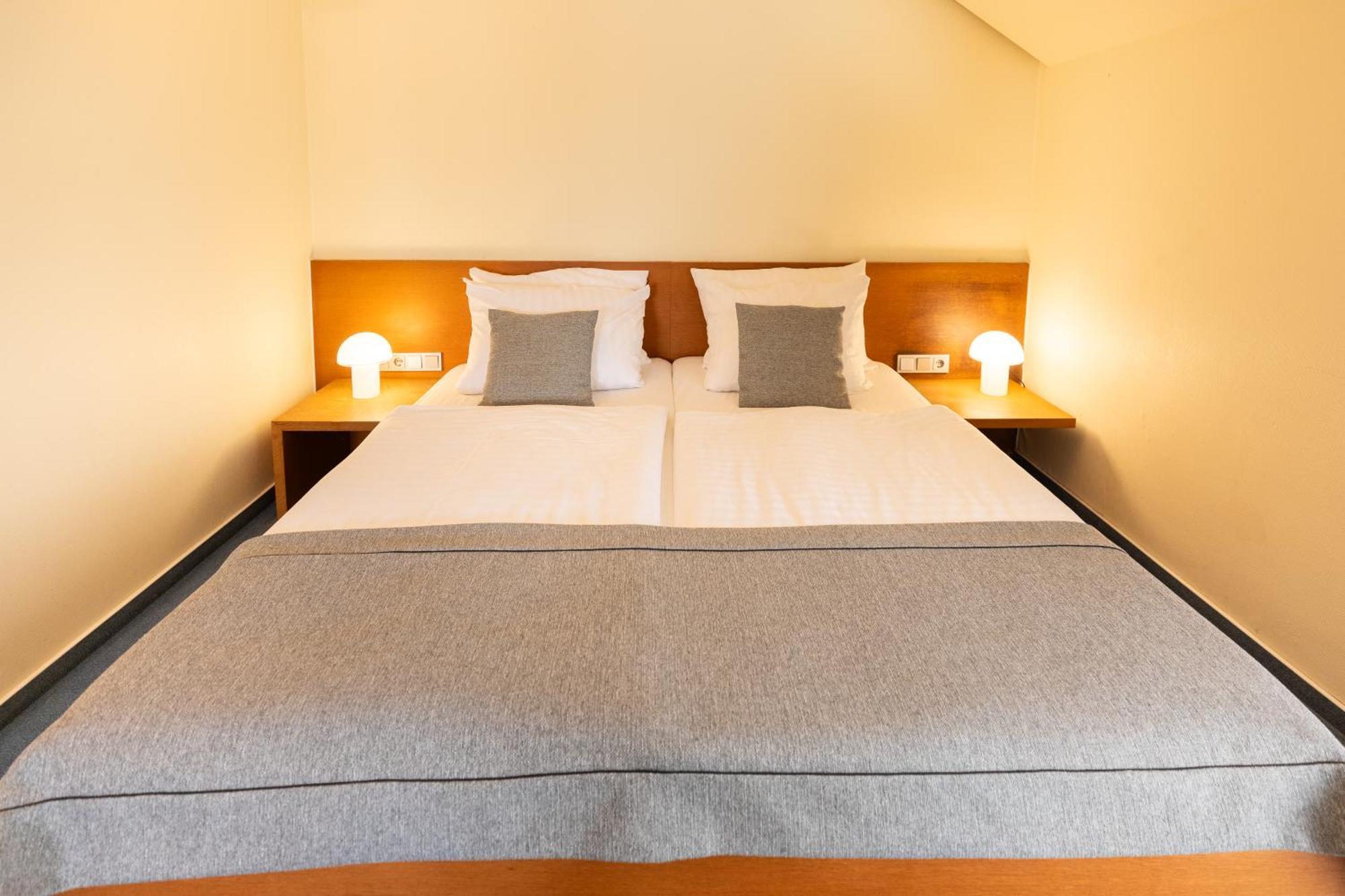 Select Hotel Silence Garden Koeln Esterno foto