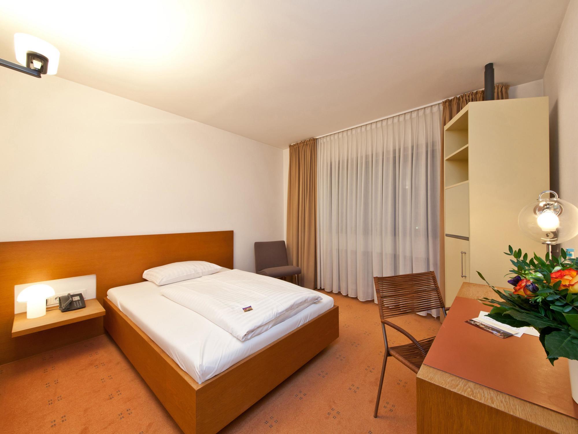 Select Hotel Silence Garden Koeln Esterno foto