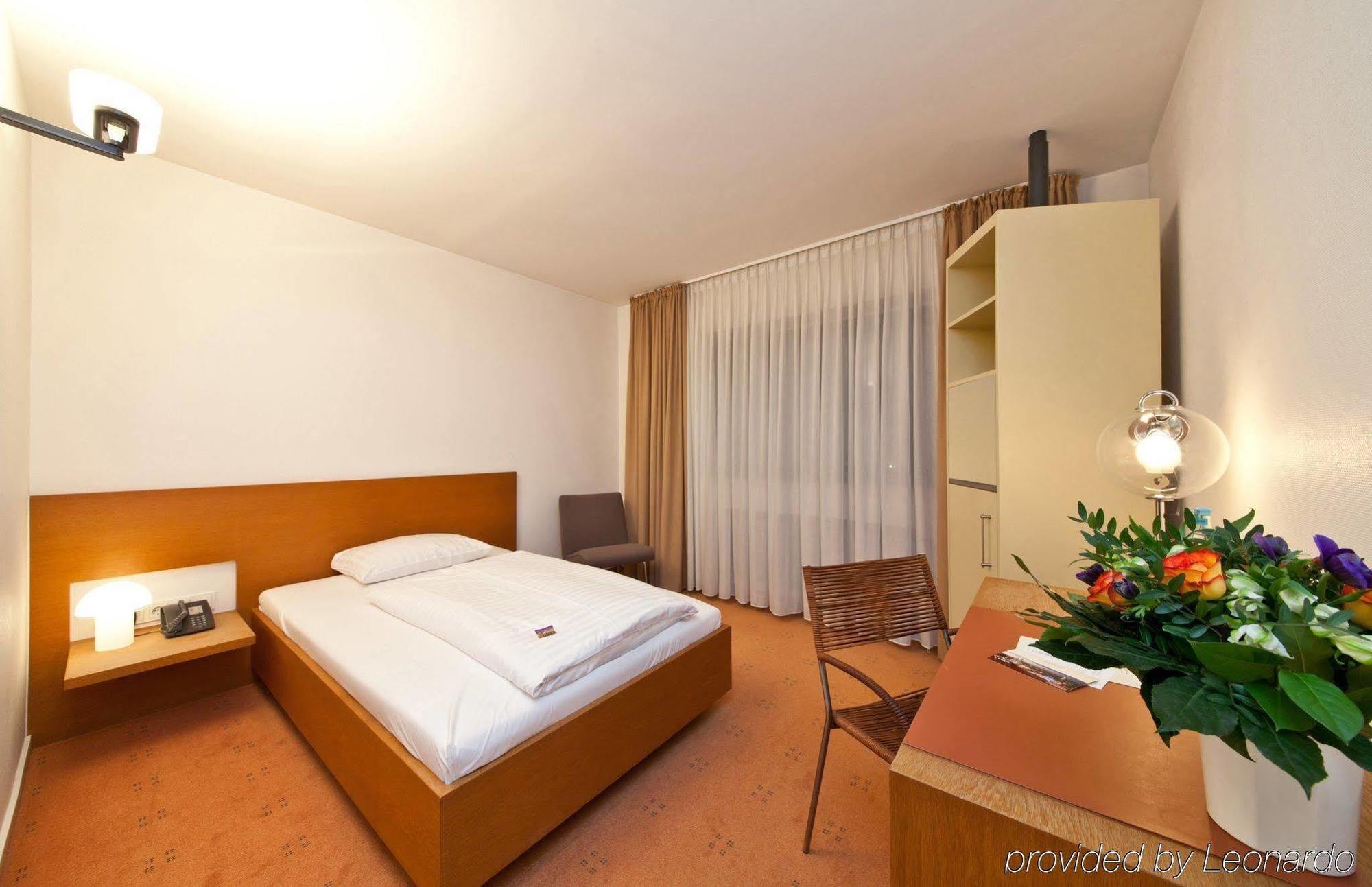 Select Hotel Silence Garden Koeln Esterno foto